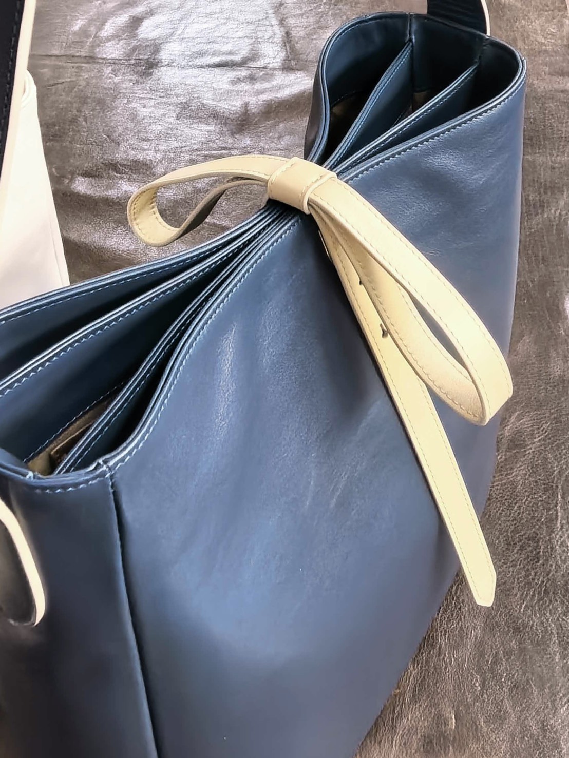 CORTIVO detail, strap and interior